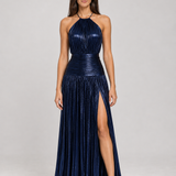 Vestido longo plissado metalizado Athenée azul marinho com modelo padrão VIEUX – vista frontal