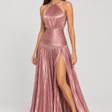 Vestido longo plissado metalizado Athenée rosé com modelo padrão VIEUX – movimento