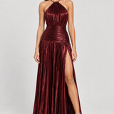 Vestido longo plissado metalizado Athenée vinho com modelo padrão VIEUX – vista frontal