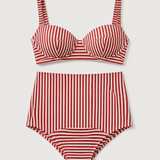 Hot Pants feminina listrada vermelho e off white – Aubeline – listrado vermelho flat lay