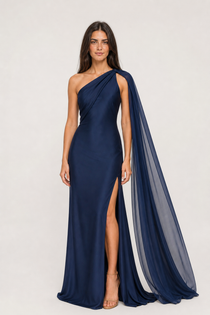 Vestido longo de festa acetinado de um ombro com faixa drapeada – Azalaïs – azul marinho frontal