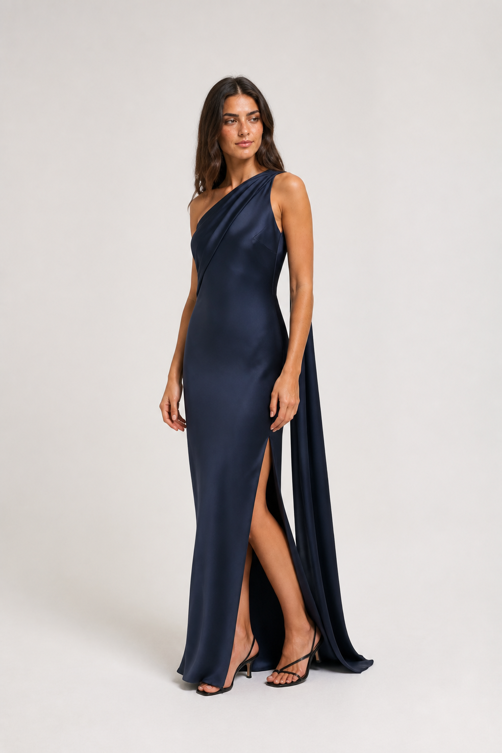 Vestido longo de festa acetinado de um ombro com capa – Azalaïs – azul marinho diagonal