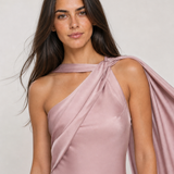 Vestido longo de festa acetinado de um ombro com capa – Azalaïs – rosa editorial
