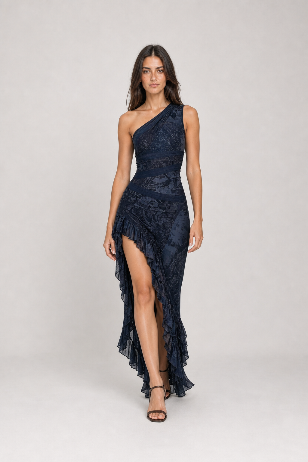 Vestido longo estampado de um ombro só com fenda – Eudoxie – azul escuro 02 diagonal