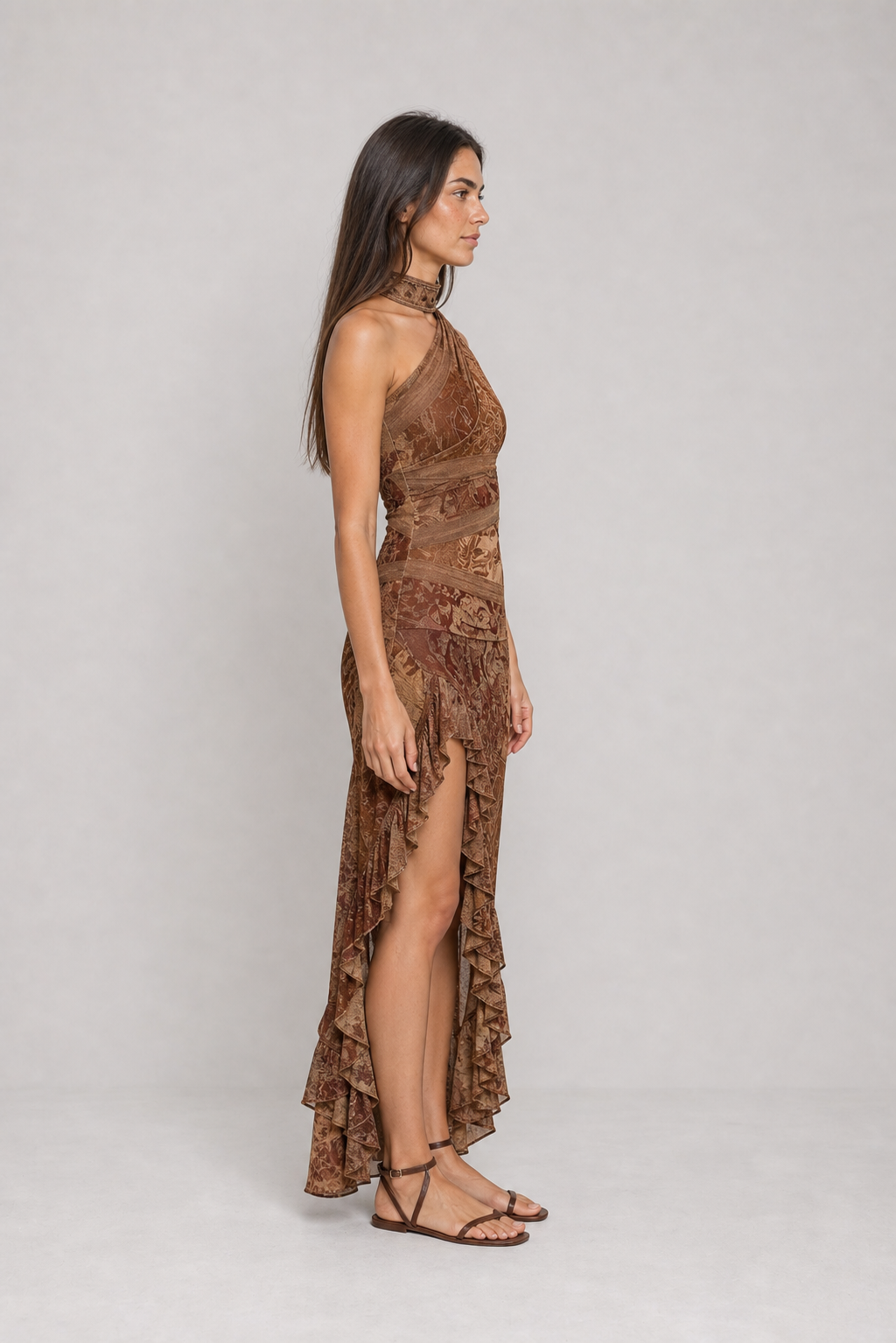 Vestido longo estampado de um ombro só com fenda – Eudoxie – marrom 03 lateral