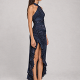 Vestido longo estampado de um ombro só Eudoxie azul escuro – vista lateral com gola-faixa integrada
