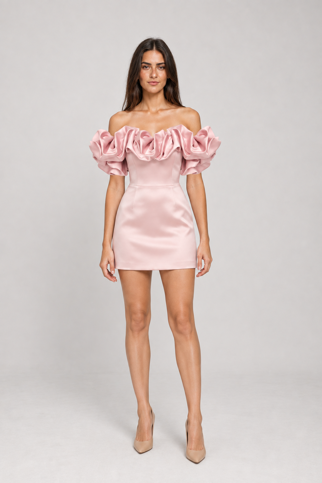 Vestido curto de festa Rosa Madelia com babados esculturais em cetim – vista frontal