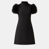 Vestido Feminino Curto de Festa Reto com Plumas nas Mangas Manon - packshot