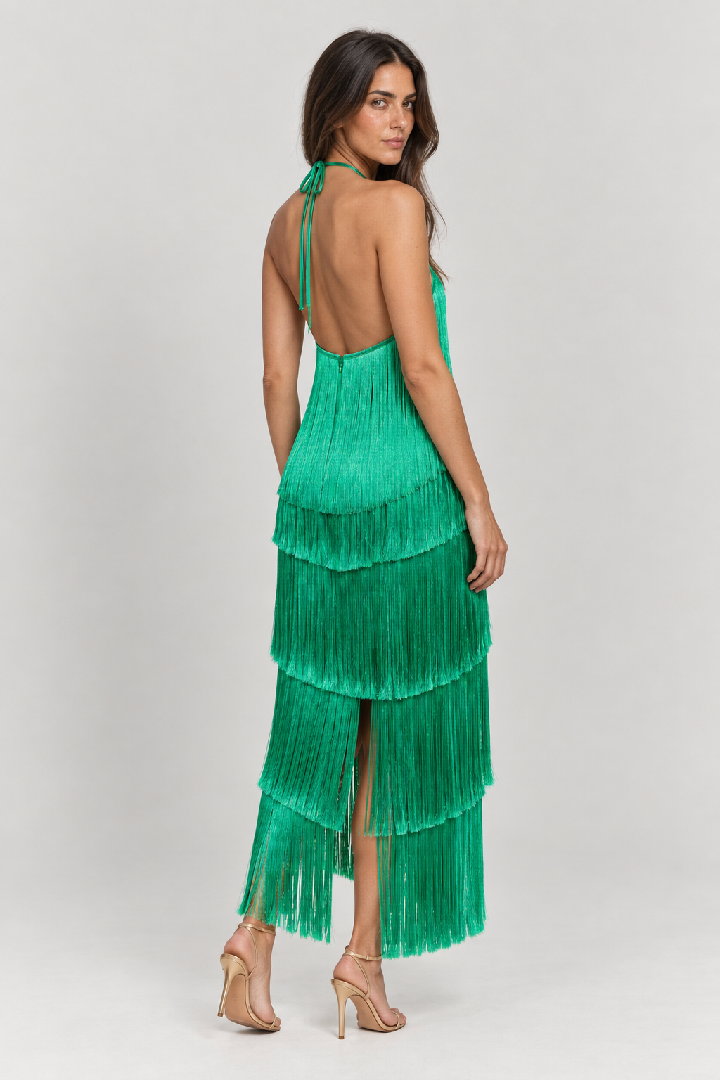 Vestido Montmartre verde com franjas — modelo Primavera VIEUX, costas em estúdio