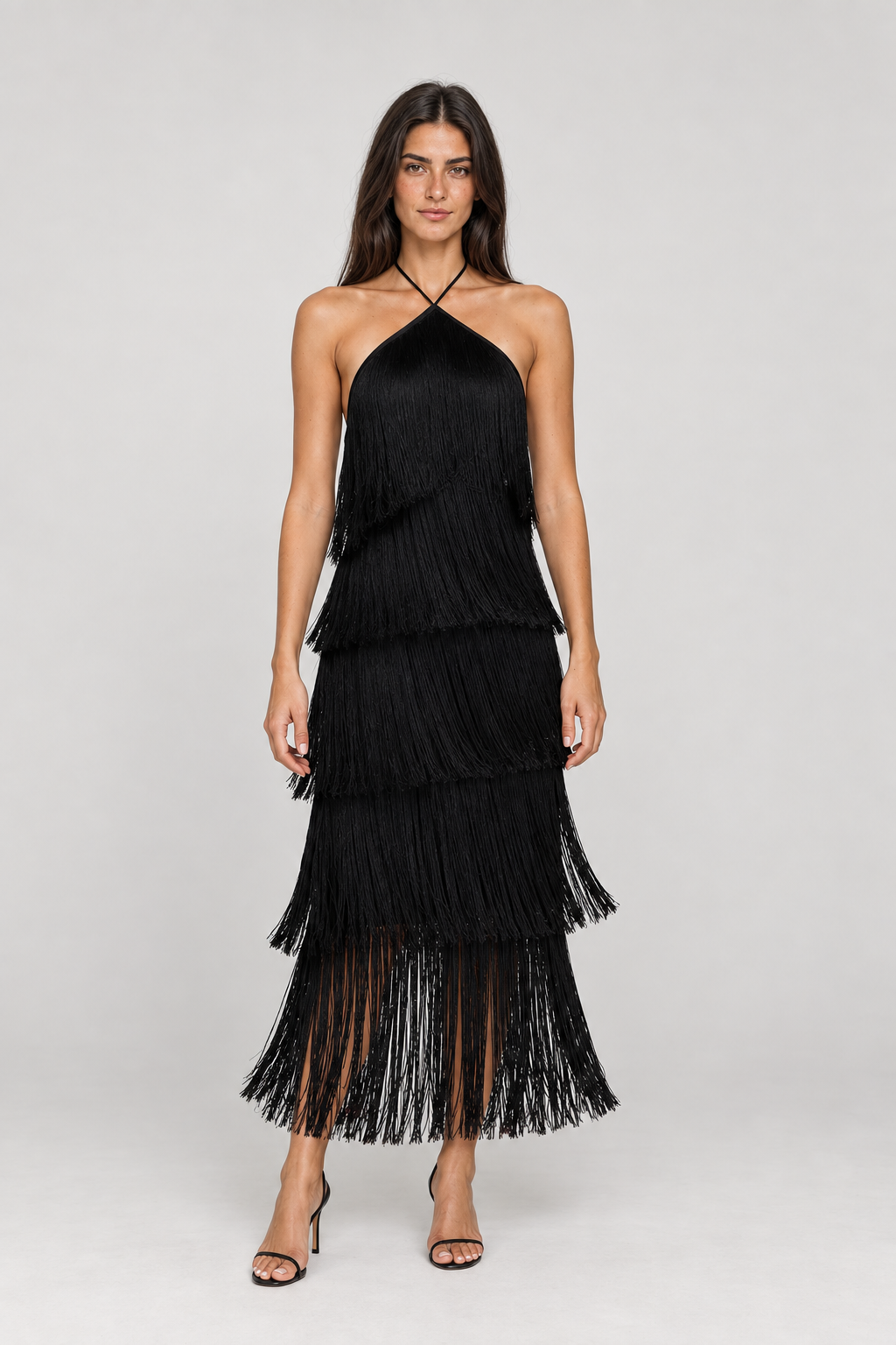 Vestido Montmartre preto com franjas — modelo Primavera VIEUX, frente em estúdio