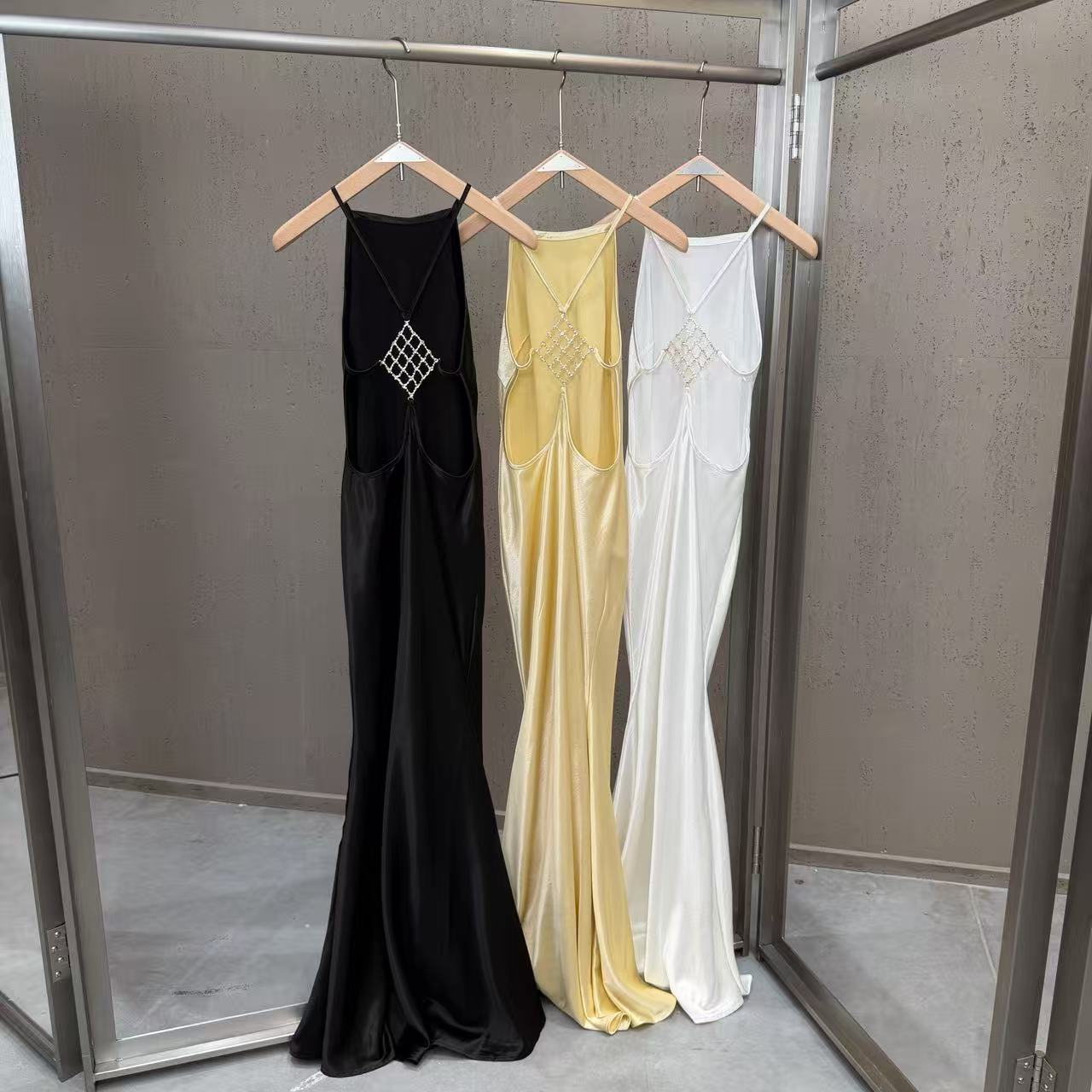 Vestido longo de festa acetinado com costas nuas Aveline VIEUX OFICIAL – imagem 10