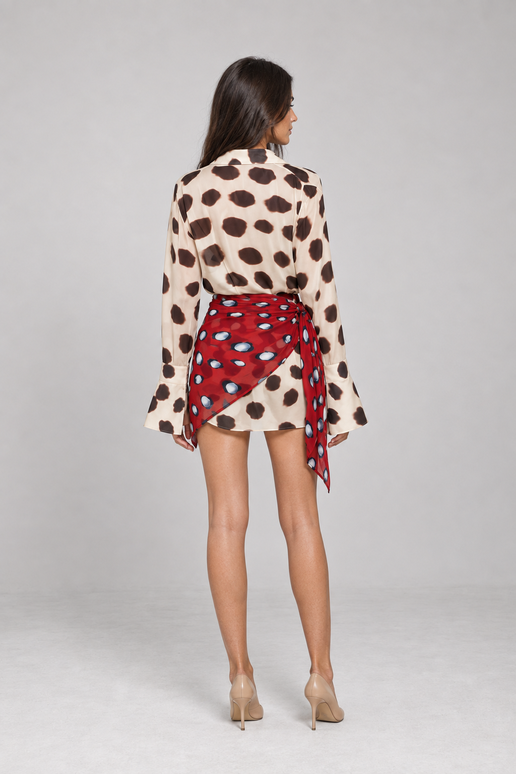 Vestido curto chemise animal print marrom Azénor visto de costas
