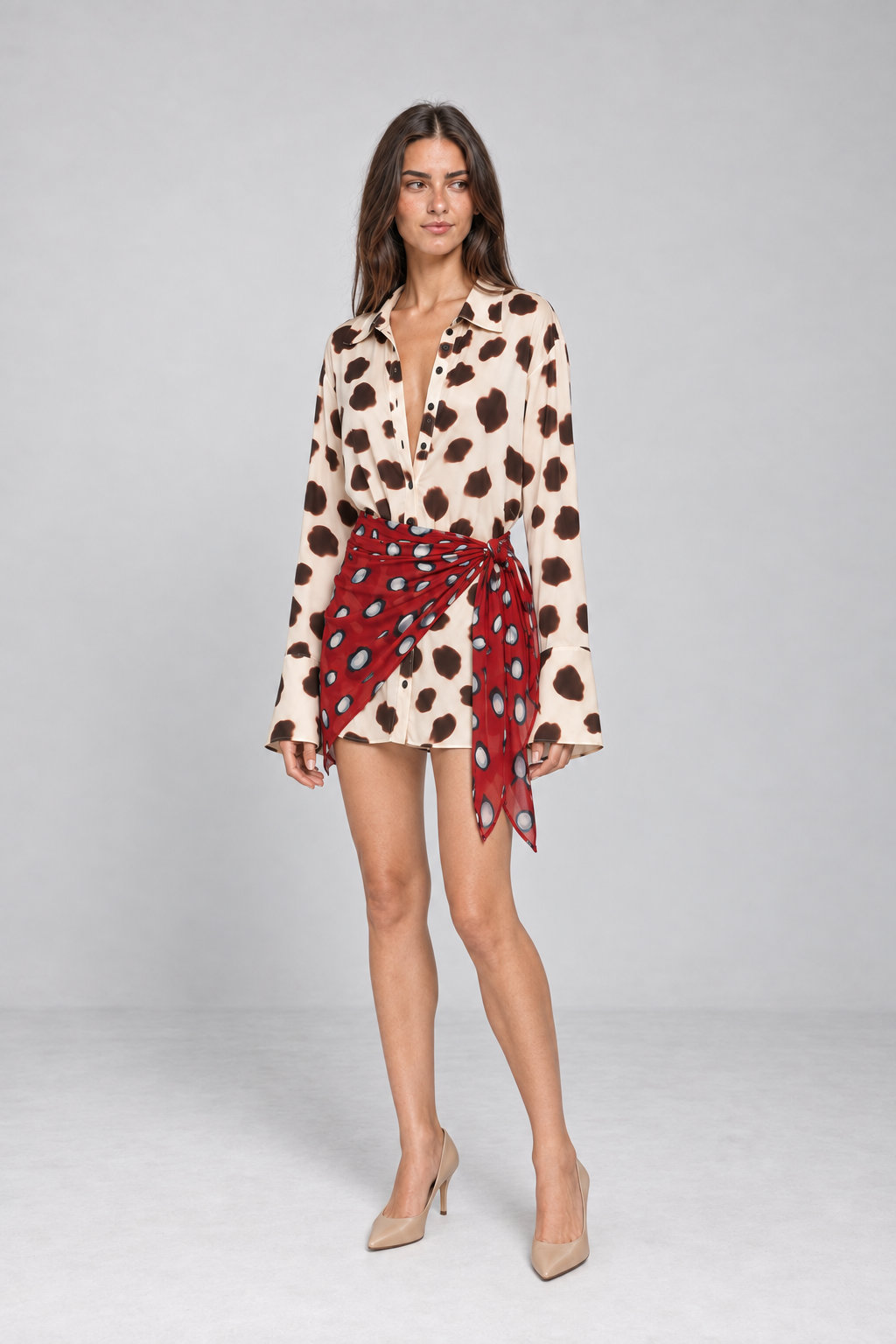 Vestido curto chemise animal print marrom Azénor em vista diagonal