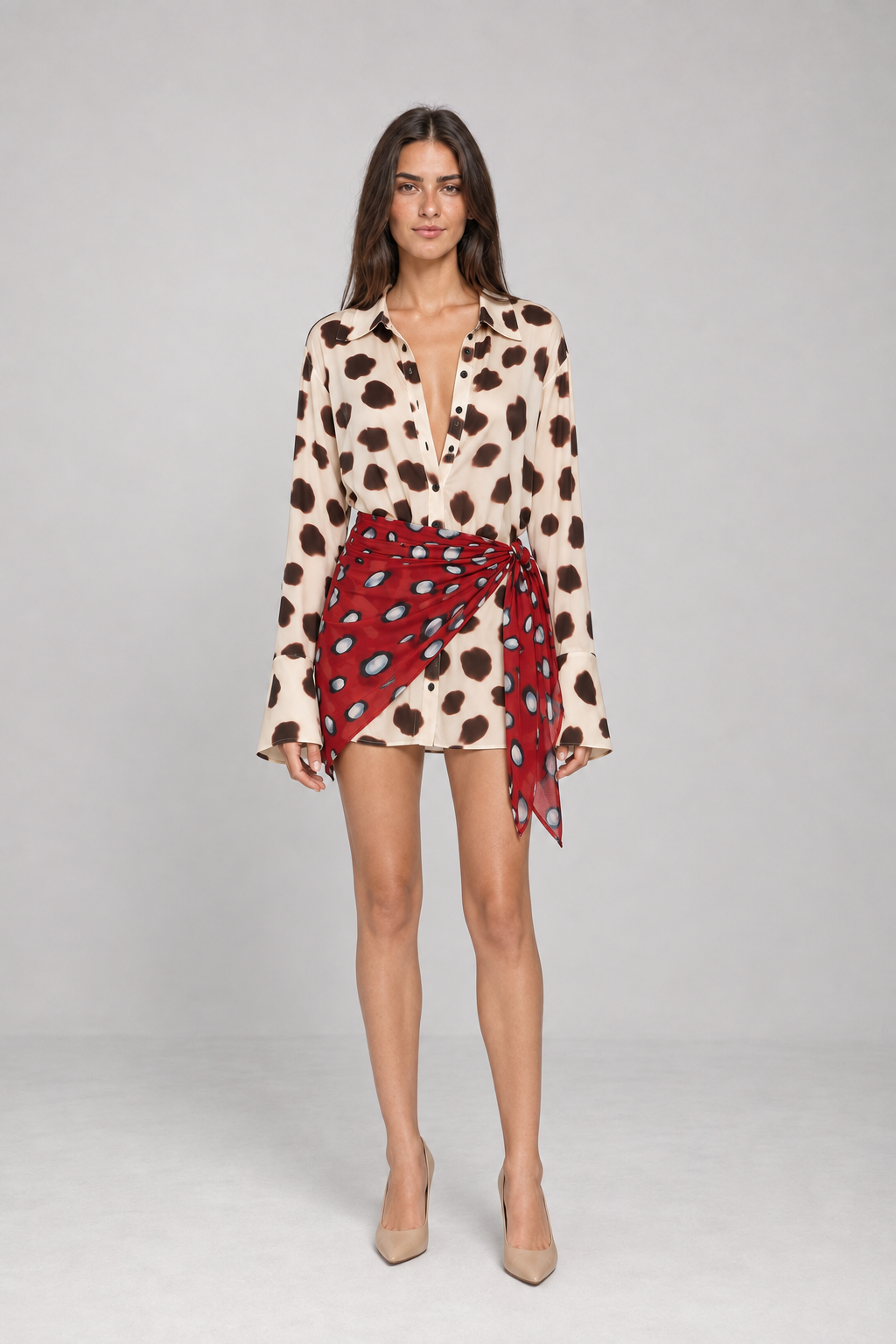 Vestido curto chemise animal print marrom Azénor em vista frontal