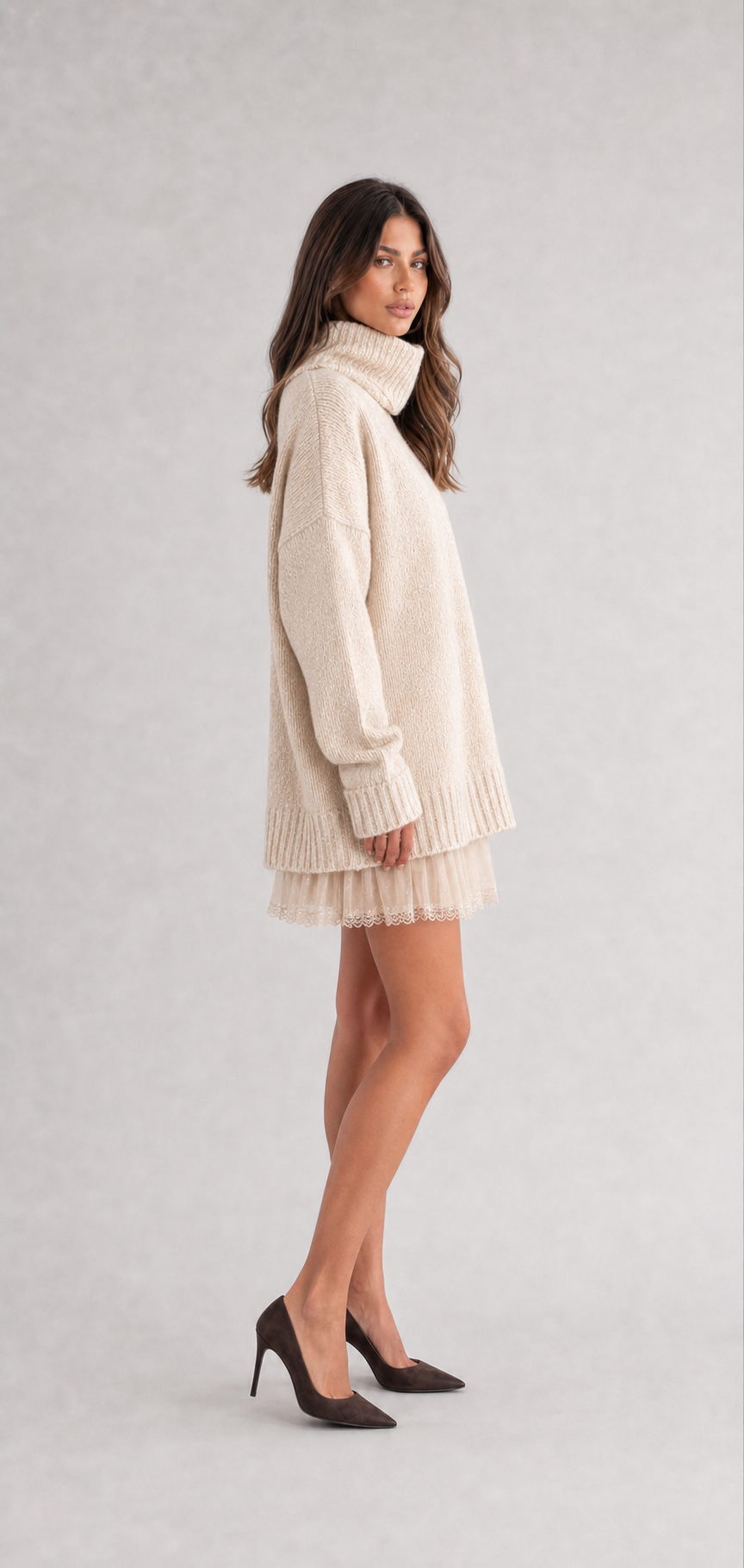 Conjunto feminino Apolline bege com suéter e vestido – vista lateral