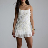 Vestido Curto Azélie branco com flores 3D – vista frontal