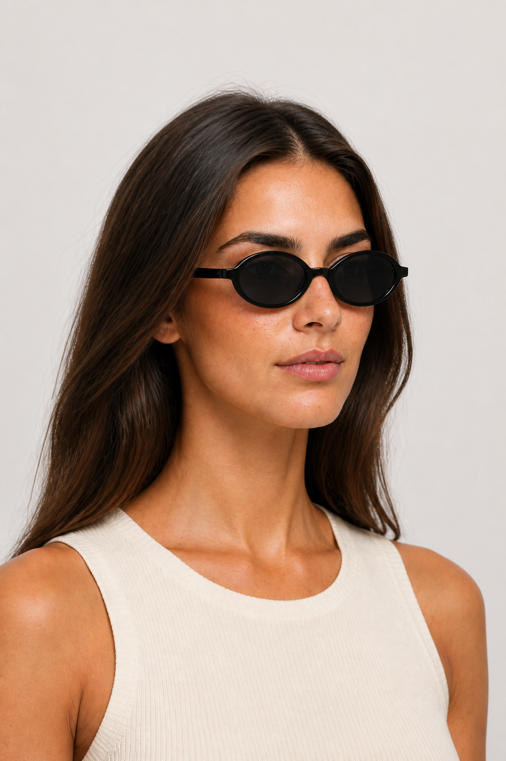 Óculos Béryl preto com lente solar na modelo VIEUX – diagonal