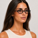 Óculos Béryl preto com lente transparente na modelo VIEUX – diagonal