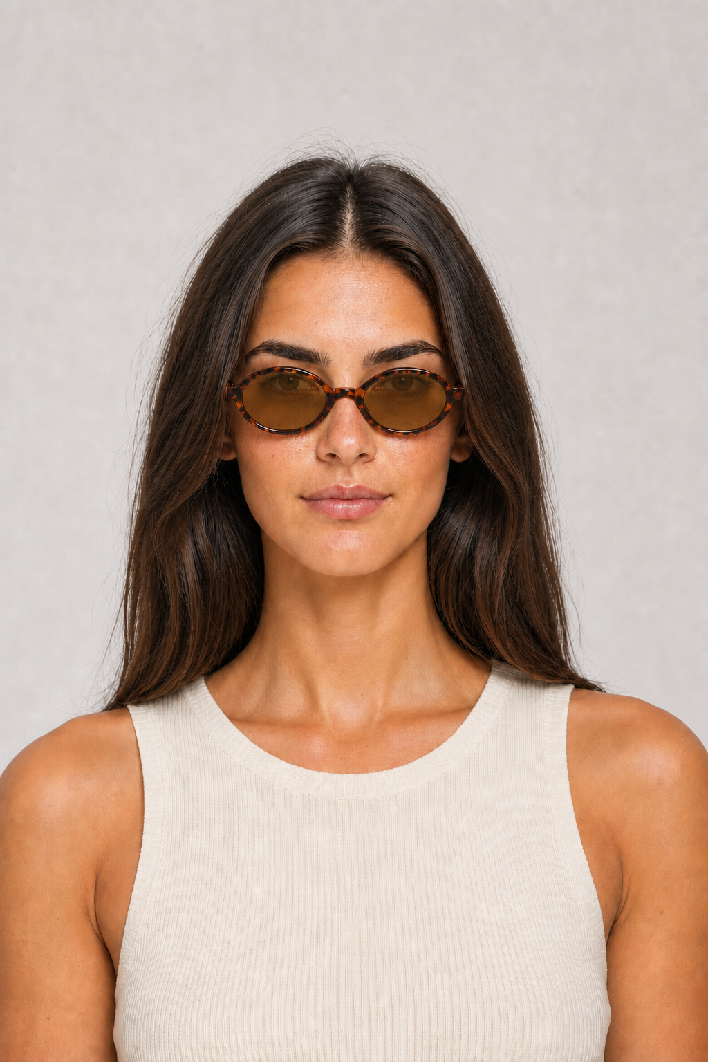 Óculos Béryl tartaruga com lente solar na modelo VIEUX – frontal
