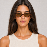 Óculos Béryl tartaruga com lente solar na modelo VIEUX – frontal
