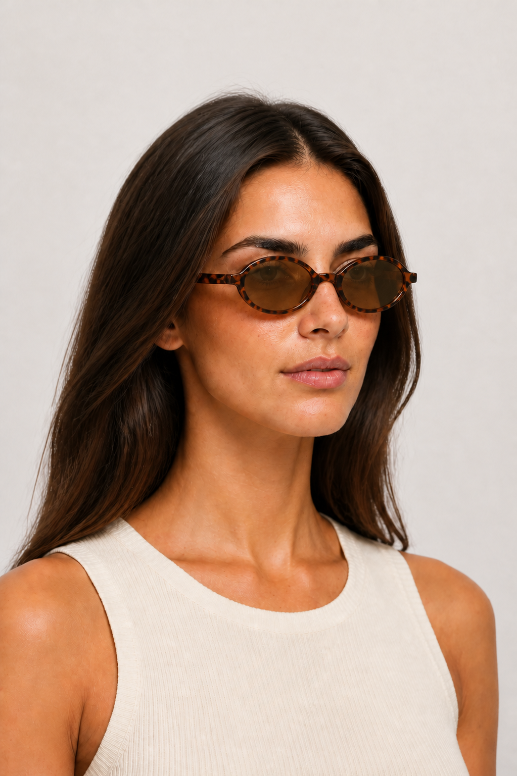 Óculos Béryl tartaruga com lente solar na modelo VIEUX – diagonal