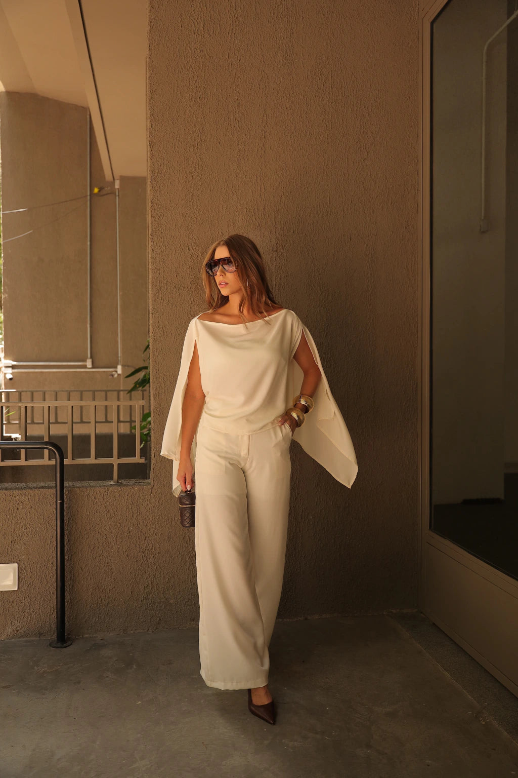 Blusa Feminina Capa Multifuncional com Amarração – Ombeline | VIEUX | creme | imagem 2