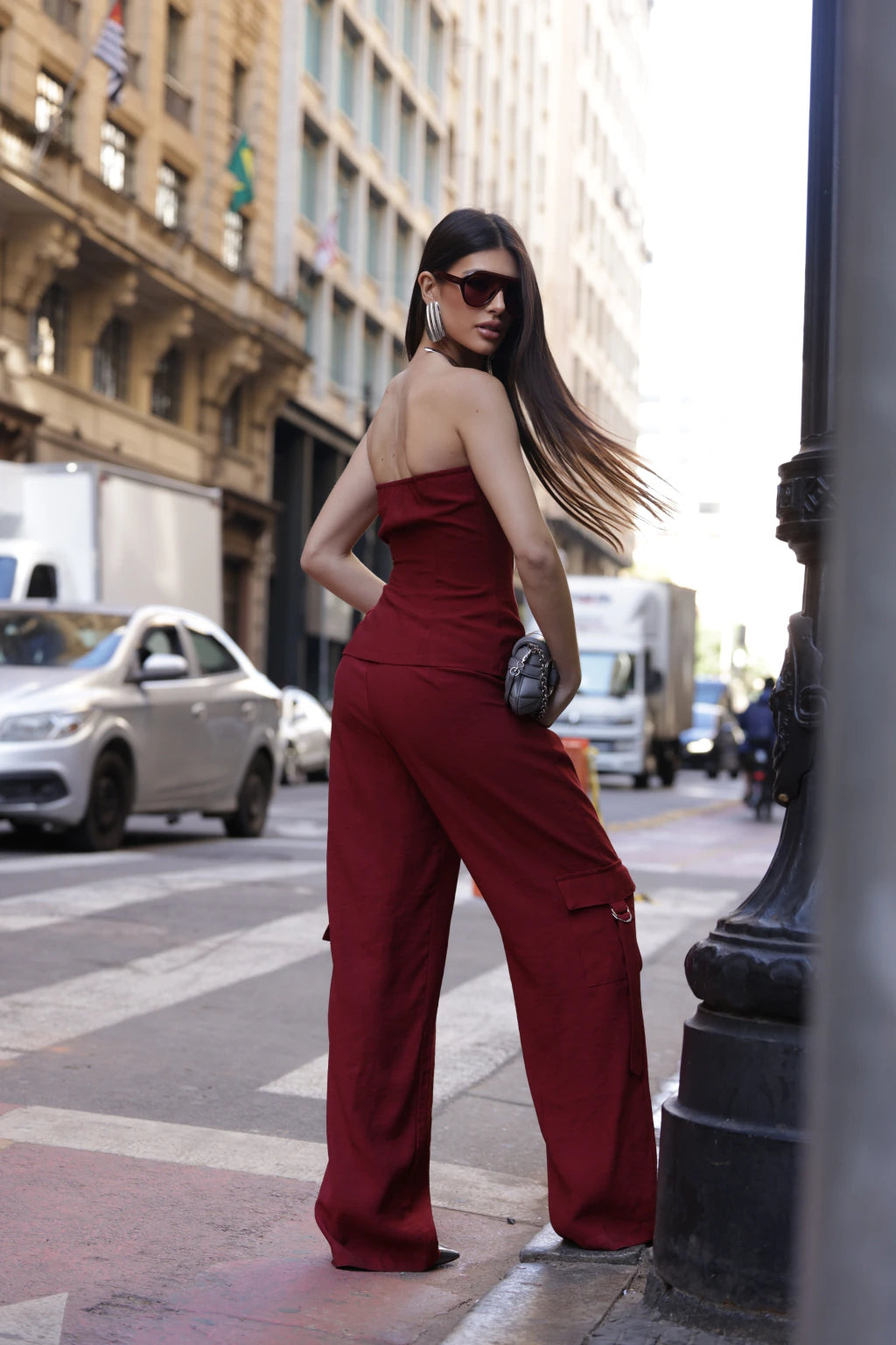 Conjunto Feminino de Alfaiataria Top Assimétrico e Calça Reta – Aglaé | VIEUX | cereja | imagem 2
