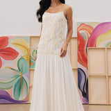 Vestido Longo Eulalie branco com flores 3D – vista lateral