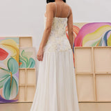 Vestido Longo Eulalie branco com flores 3D – vista de costas