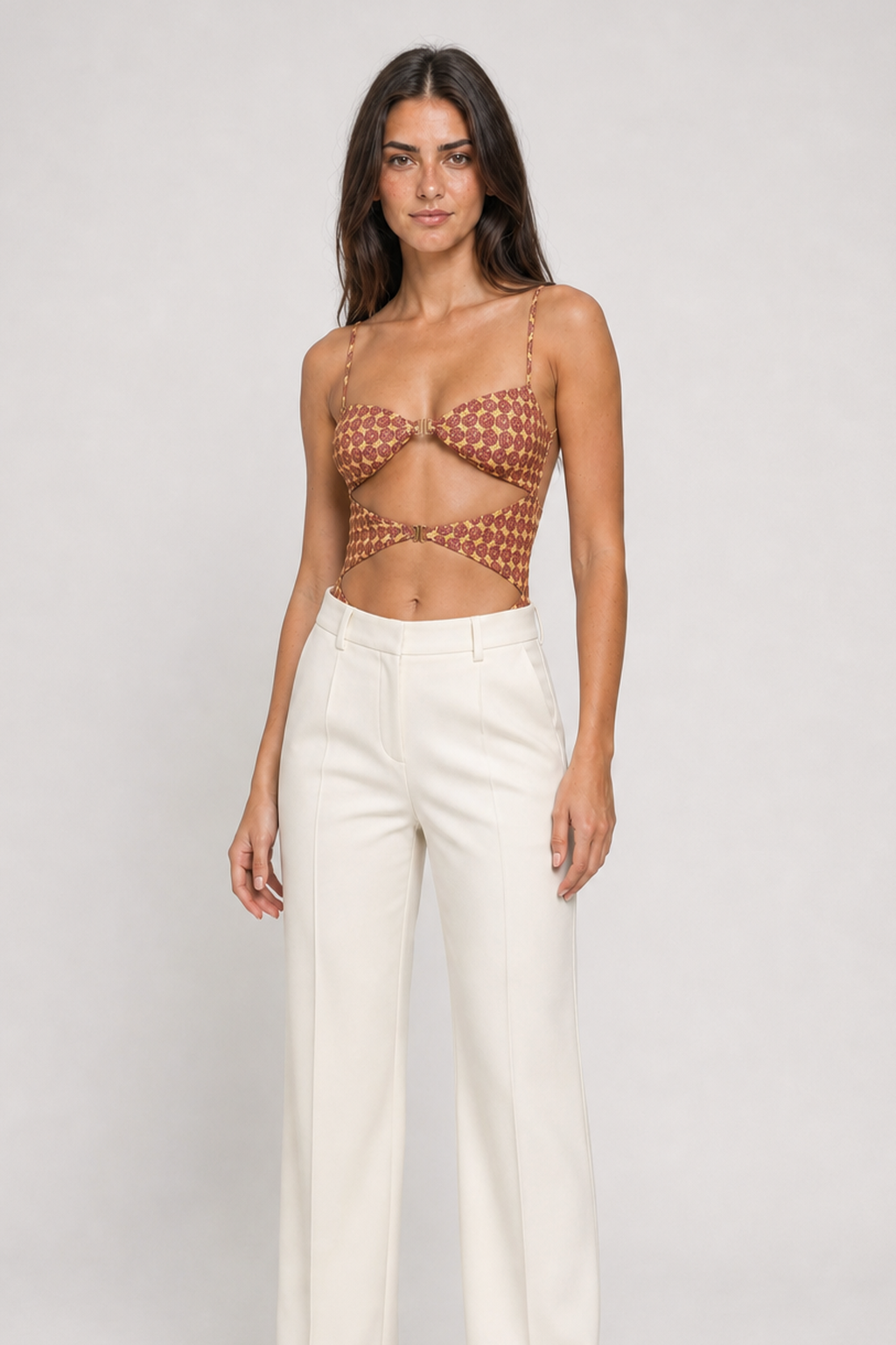 Body Hermine estampado na modelo VIEUX – editorial diagonal dos recortes
