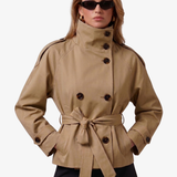 Casaco trench coat curto feminino Léontine – imagem original 1