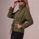 Casaco trench coat curto feminino Léontine – imagem original 11