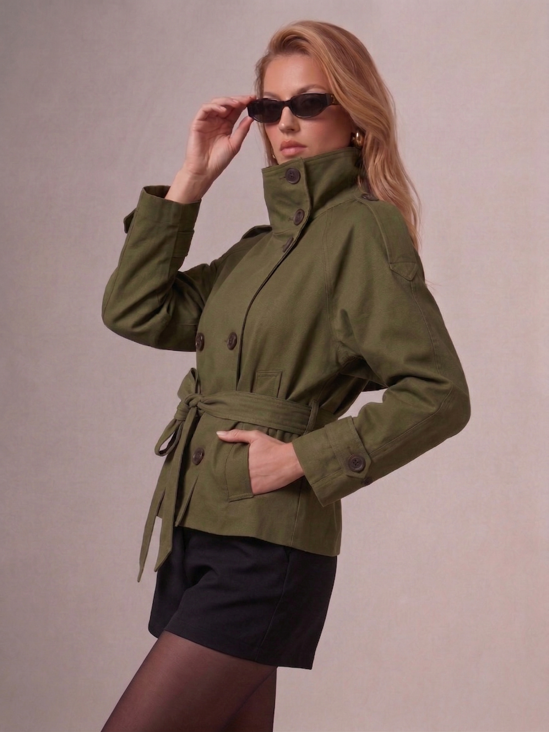 Casaco trench coat curto feminino Léontine – imagem original 11