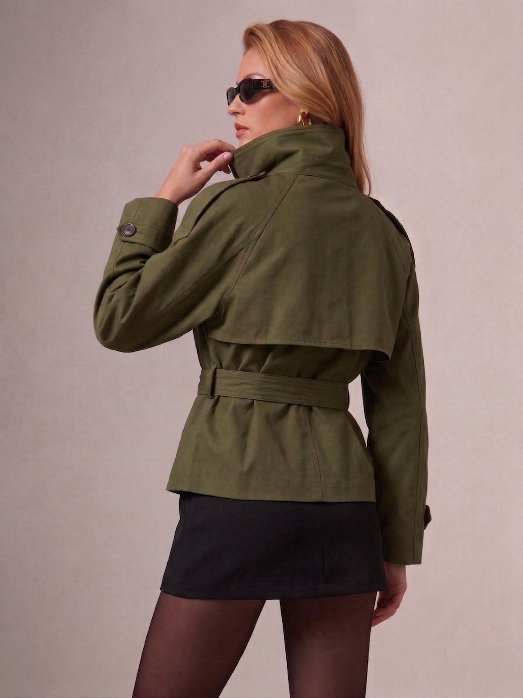 Casaco trench coat curto feminino Léontine – imagem original 12