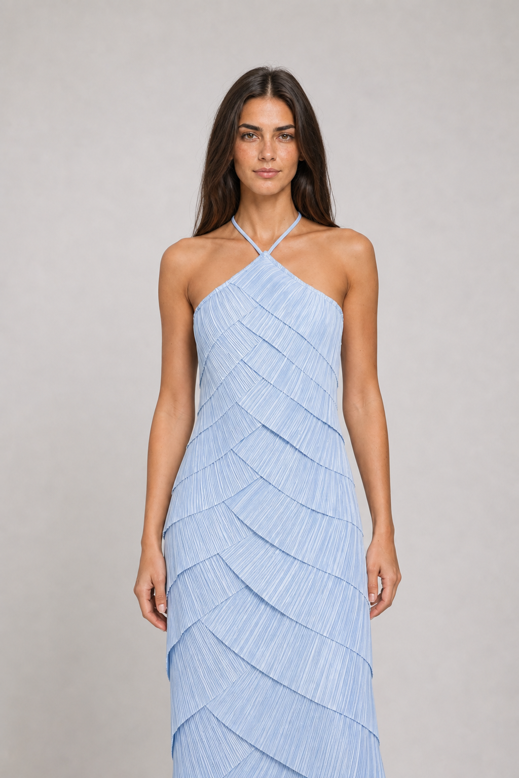 Vestido Longo Plissado Azul Claro Athénaïs VIEUX – detalhe editorial