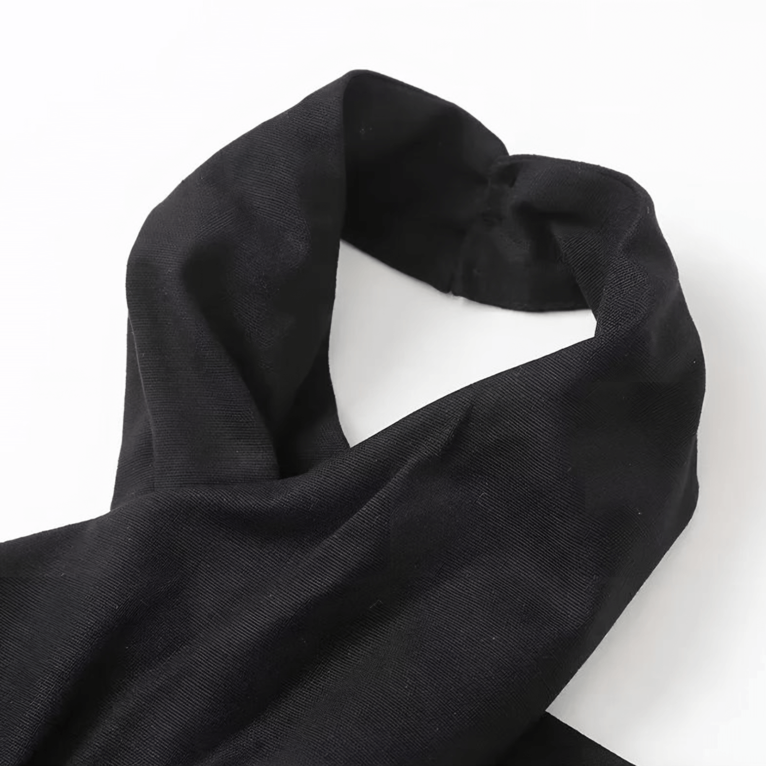 Vestido Midi Preto com Gola Halter e Franjas Longas Vazadas – La Baule - VIEUX OFICIAL